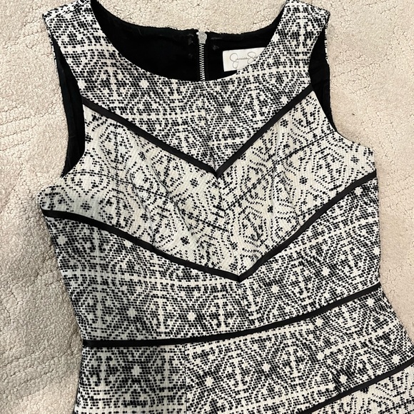 Jessica Simpson Dress - size 2 - Picture 4 of 6